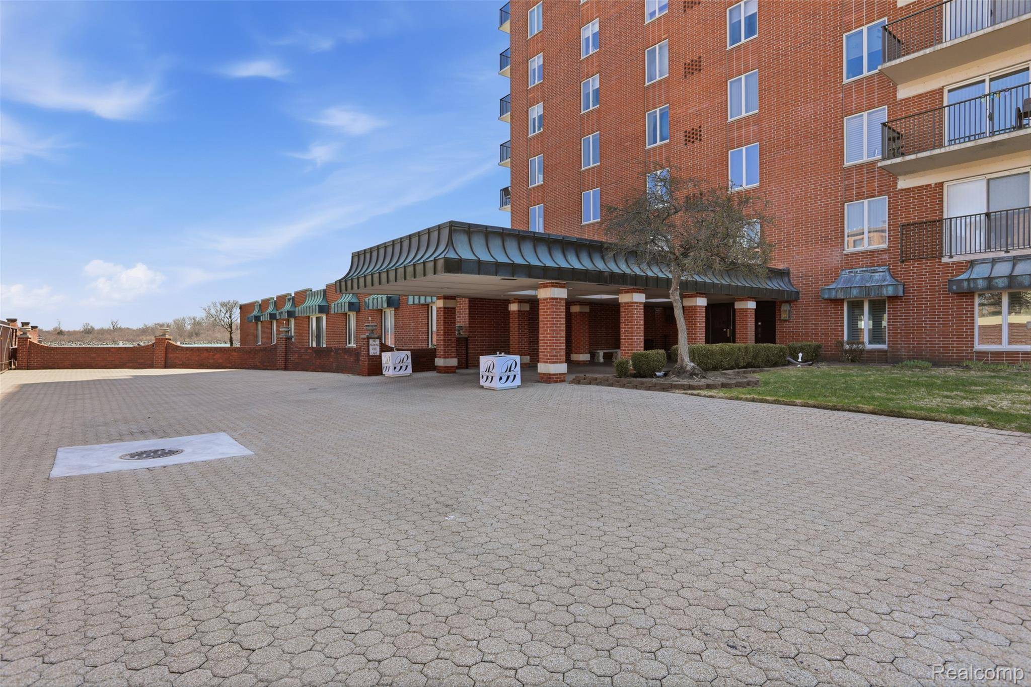 3301 Biddle AVE #4C, Wyandotte, MI 48192