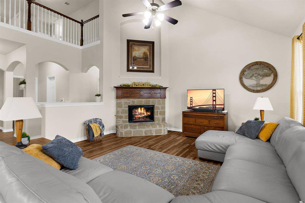 221 Villanova Drive, Van Alstyne, TX 75495