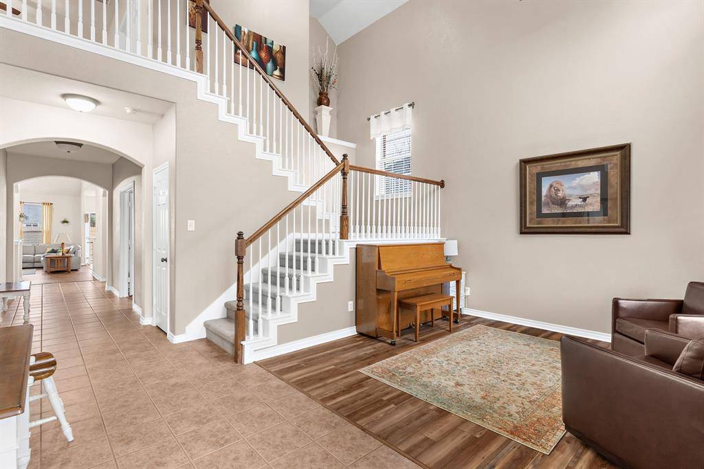 221 Villanova Drive, Van Alstyne, TX 75495