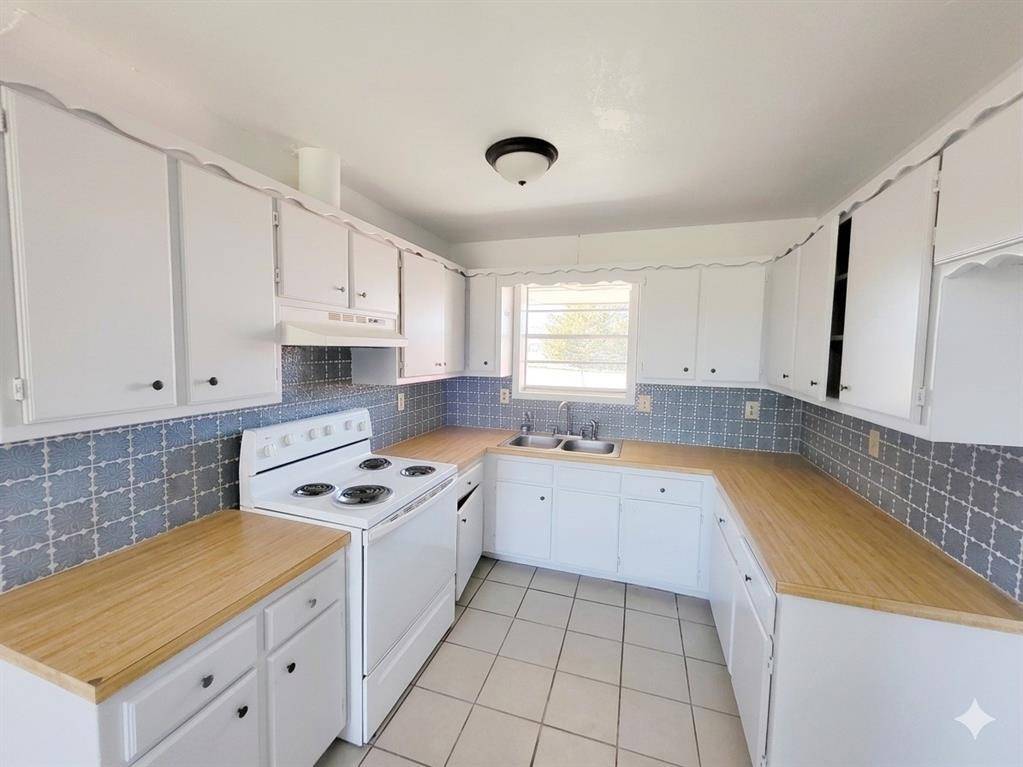 305 Sierra Vista Drive, Chico, TX 76431