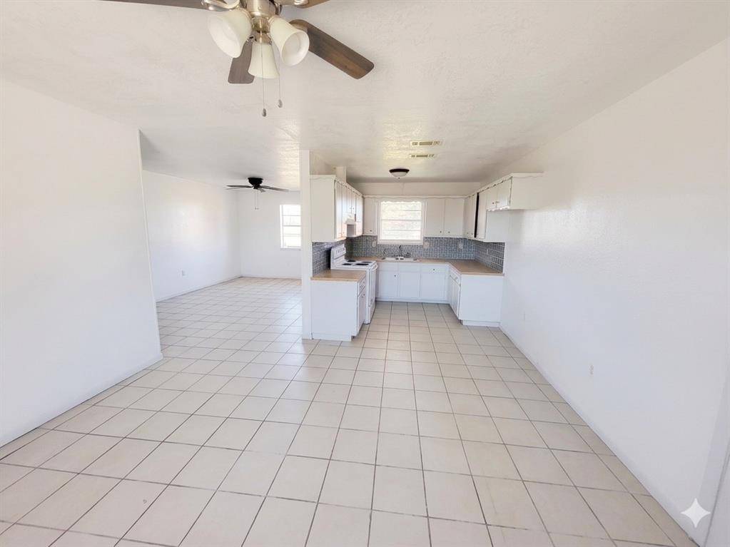 305 Sierra Vista Drive, Chico, TX 76431