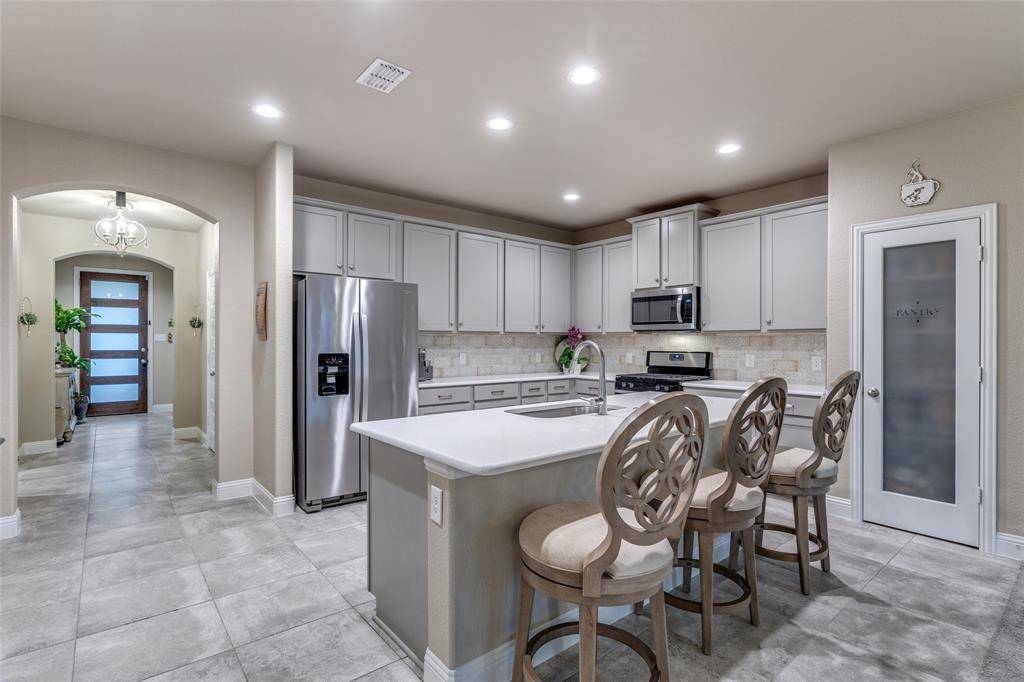 2800 Lakeside Drive, Aubrey, TX 76227