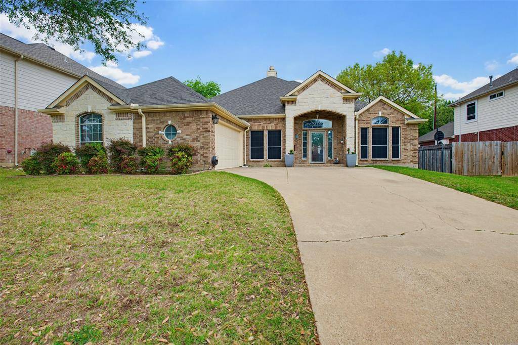 8 Whispering Bend Court, Mansfield, TX 76063