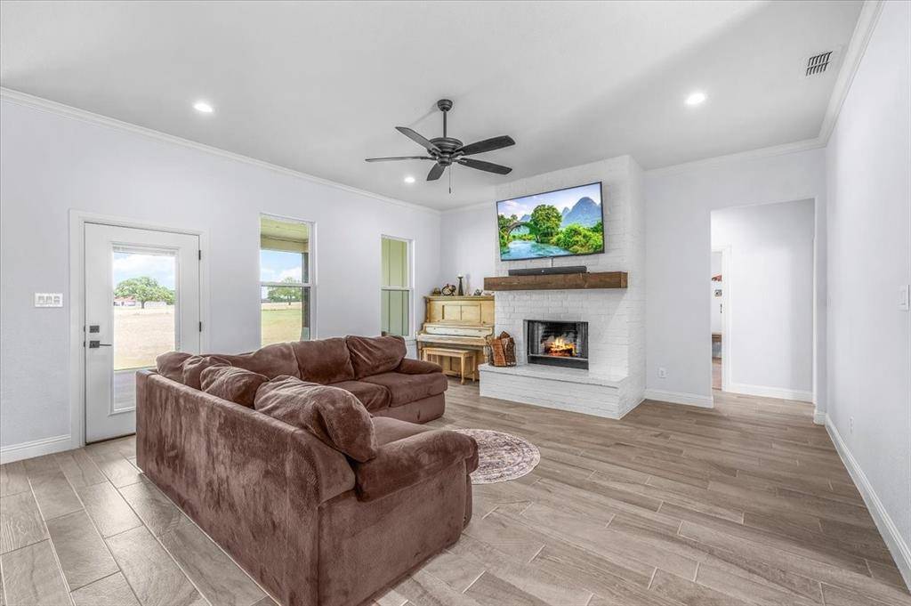 108 Stafford Trail, Weatherford, TX 76088