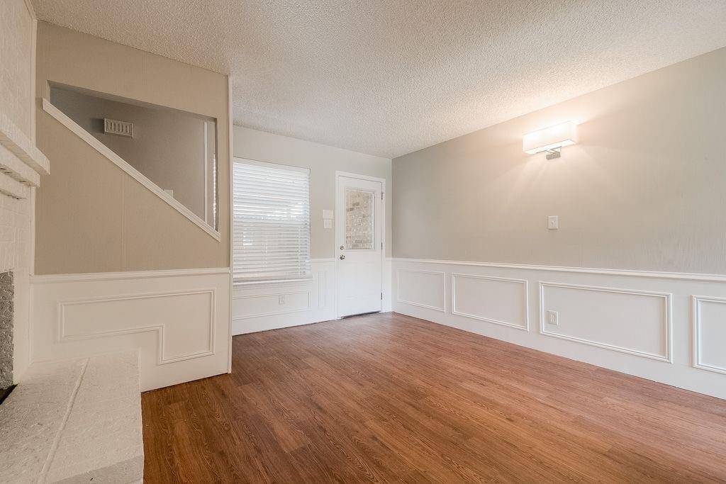 520 Pecan Acres Ct, Arlington, TX 76013