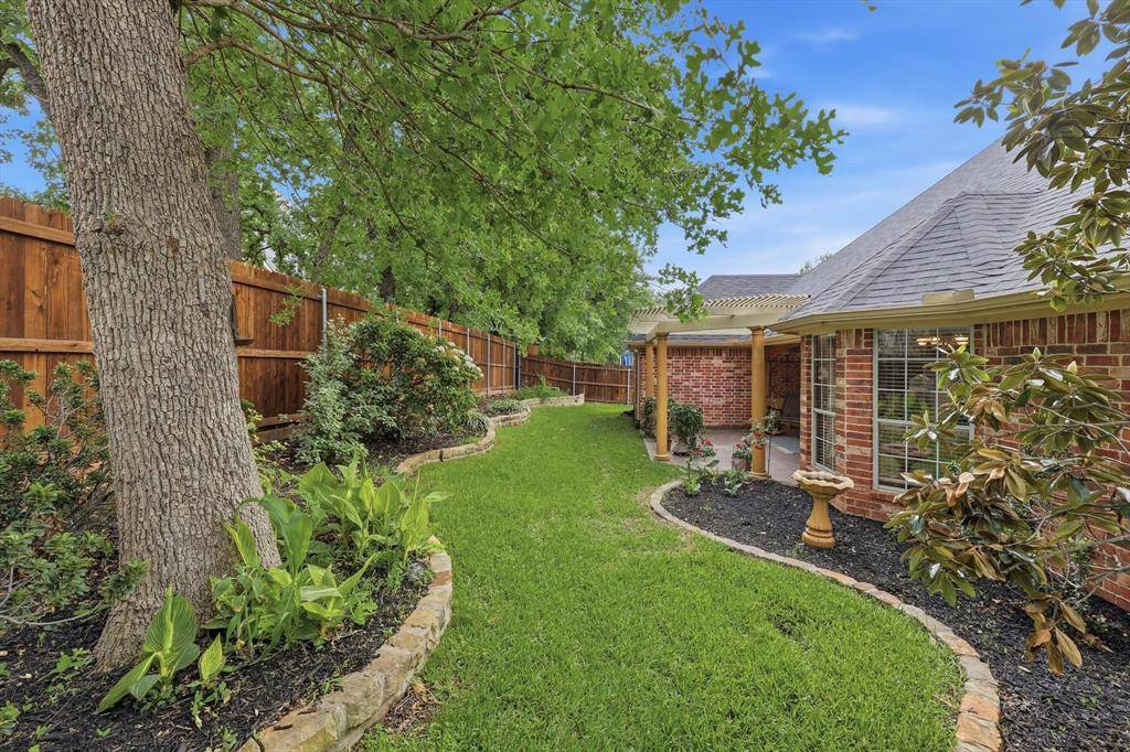 3600 Chateaux Lane, Hurst, TX 76054