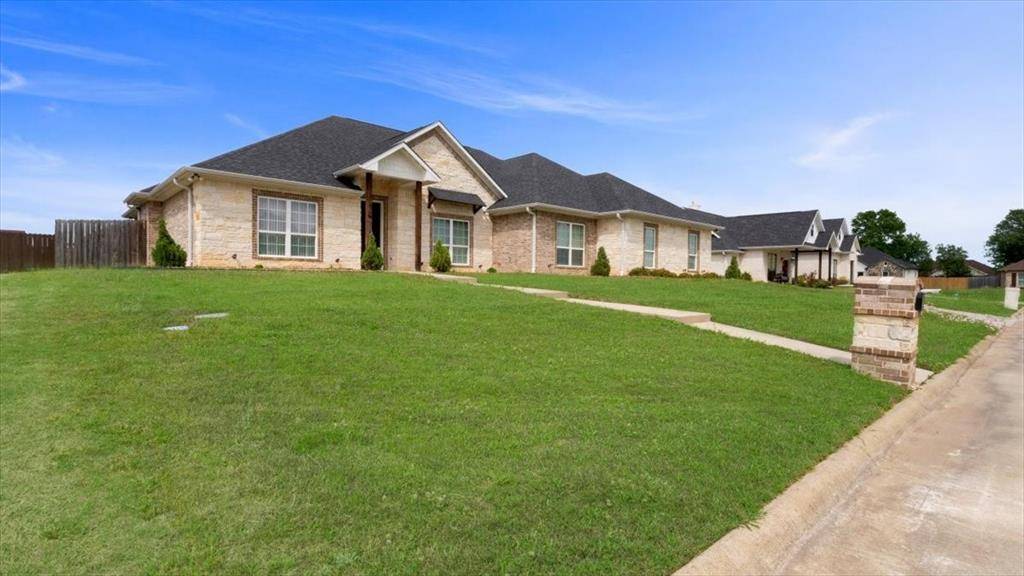 1005 Stone Bridge Street, Mount Pleasant, TX 75455