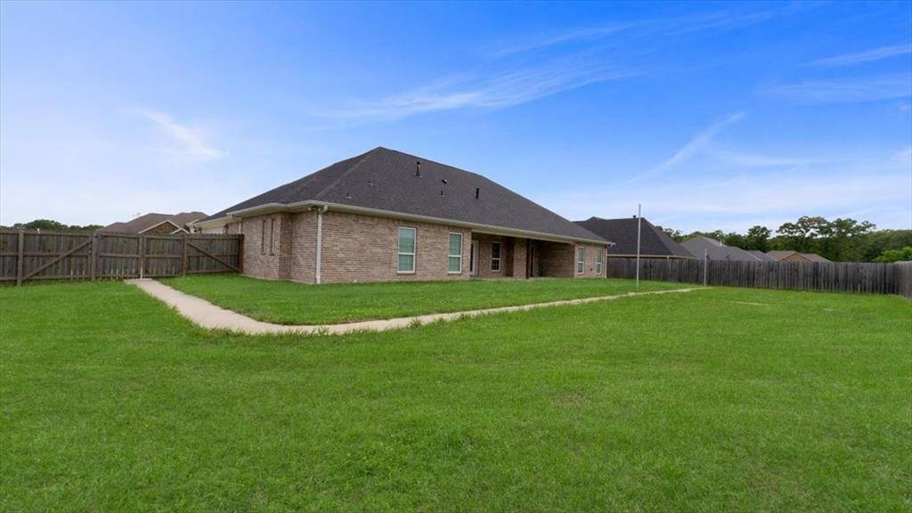 1005 Stone Bridge Street, Mount Pleasant, TX 75455