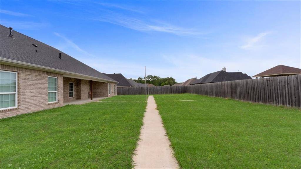 1005 Stone Bridge Street, Mount Pleasant, TX 75455
