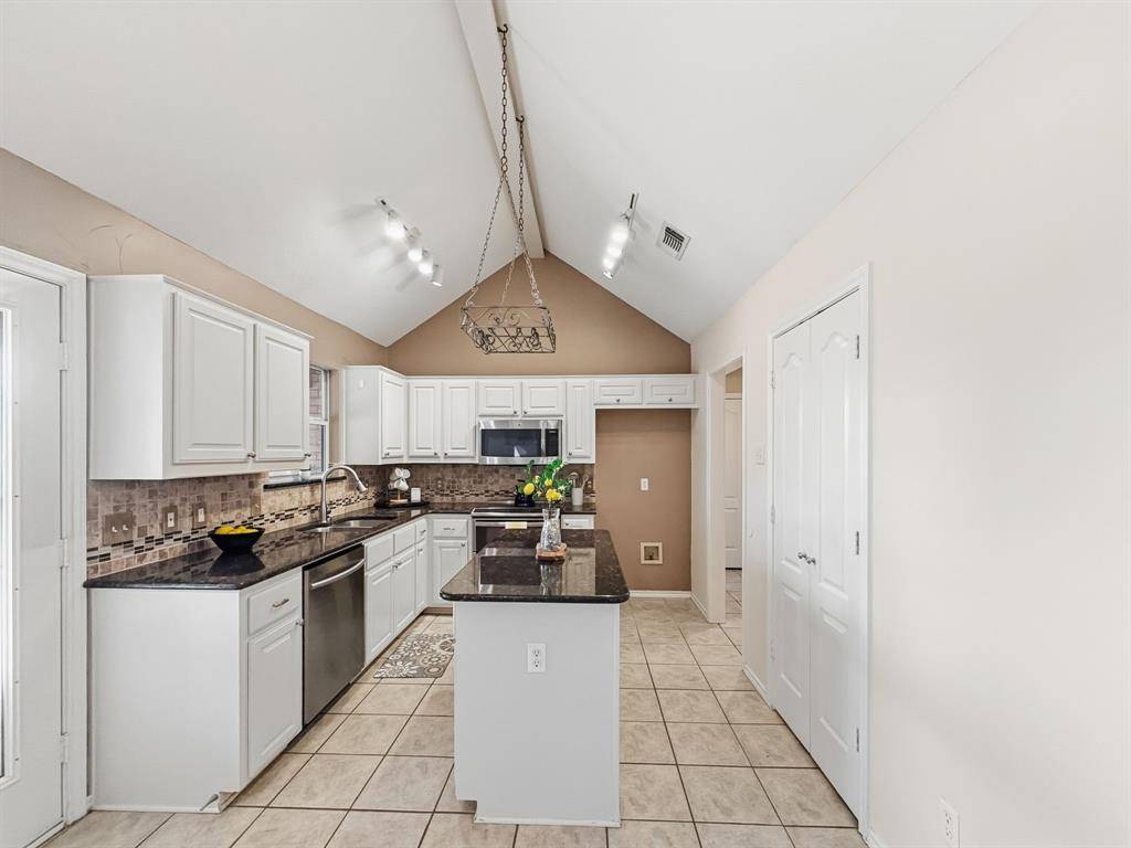 3620 Willow Creek Drive, Midlothian, TX 76065