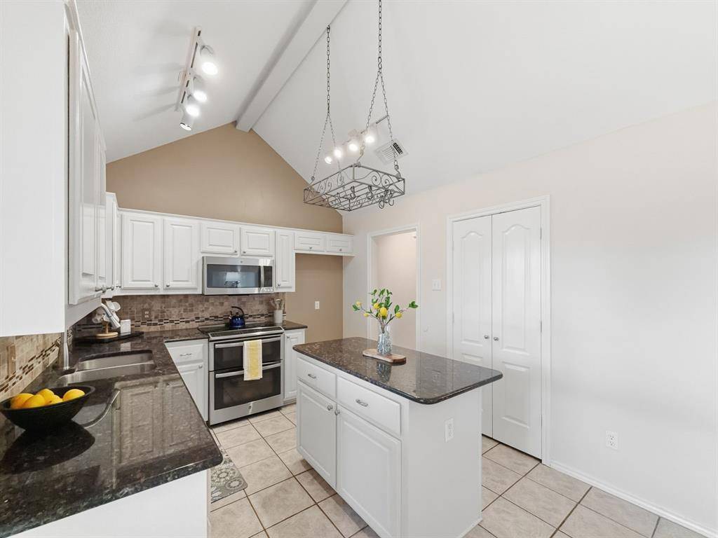 3620 Willow Creek Drive, Midlothian, TX 76065