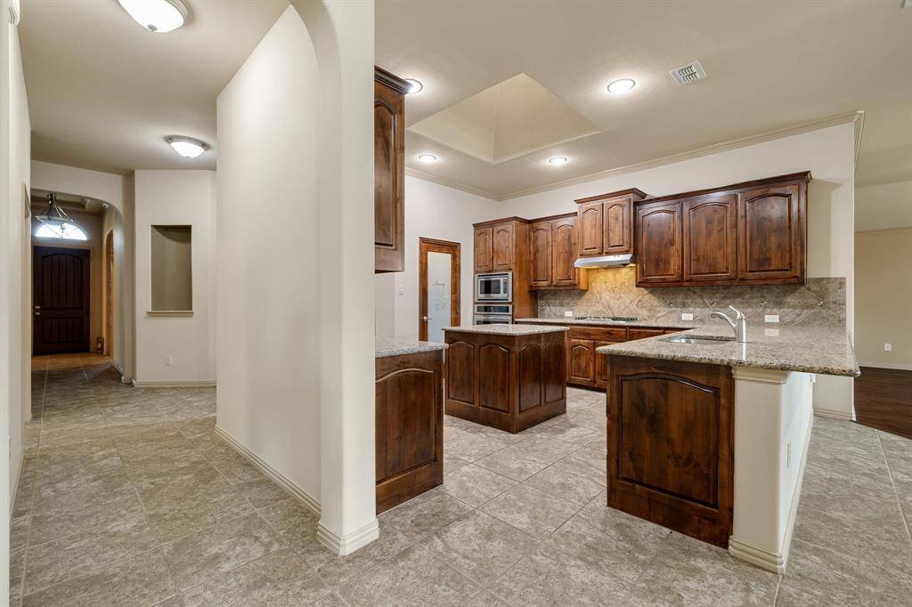 2234 Fallbrooke Drive, Grand Prairie, TX 75050