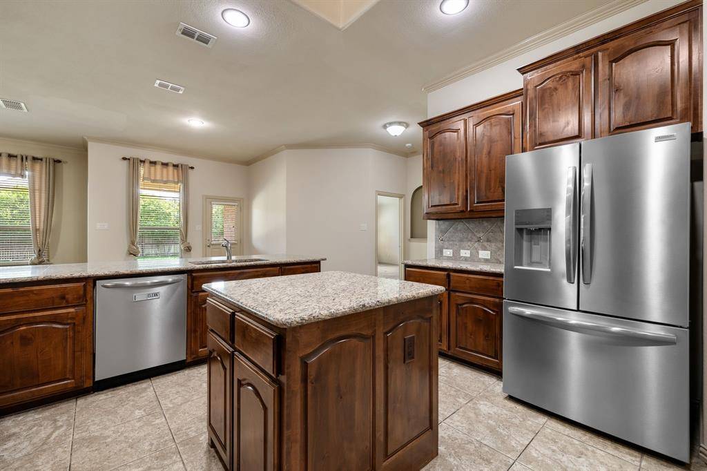 2234 Fallbrooke Drive, Grand Prairie, TX 75050