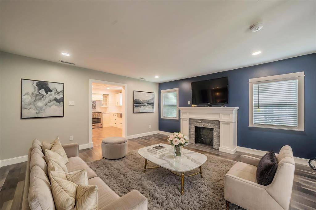 1015 Epenard Street, Dallas, TX 75211