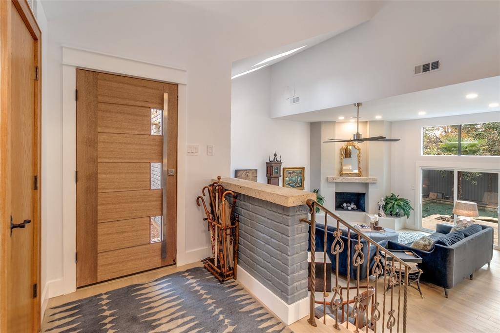 947 Easton Place, Dallas, TX 75218