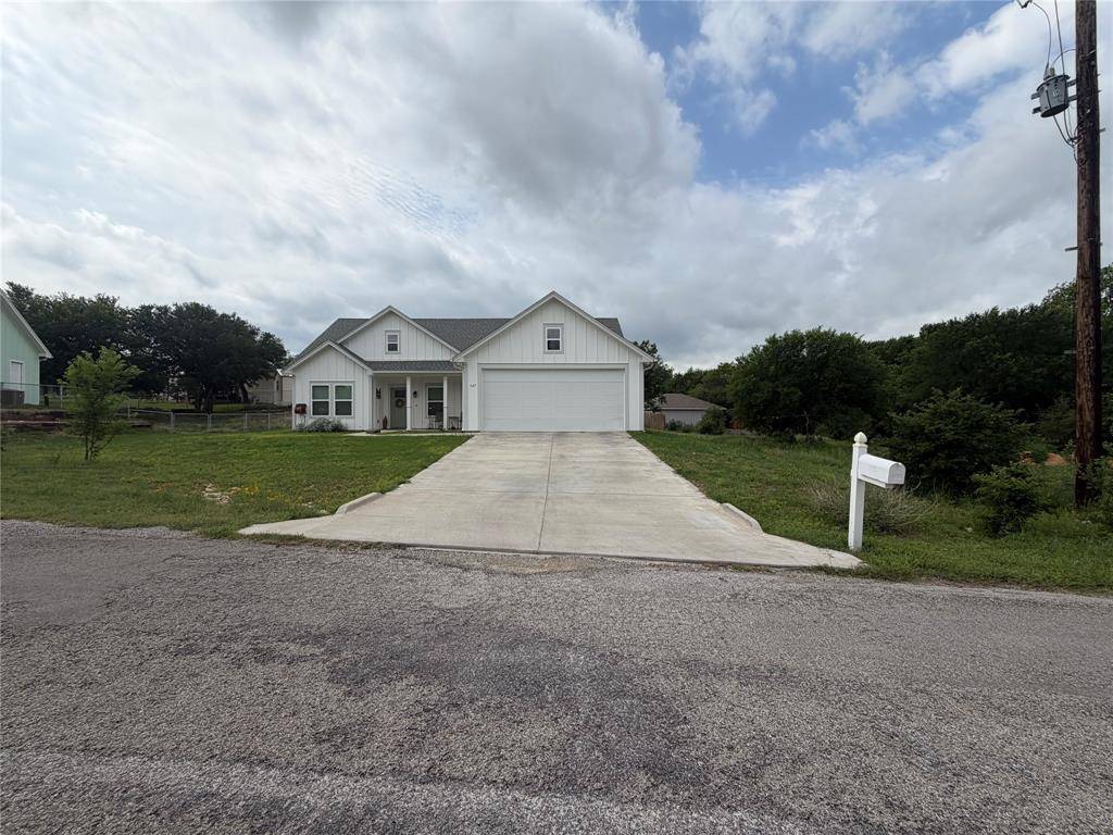 527 Siesta Court, Granbury, TX 76048