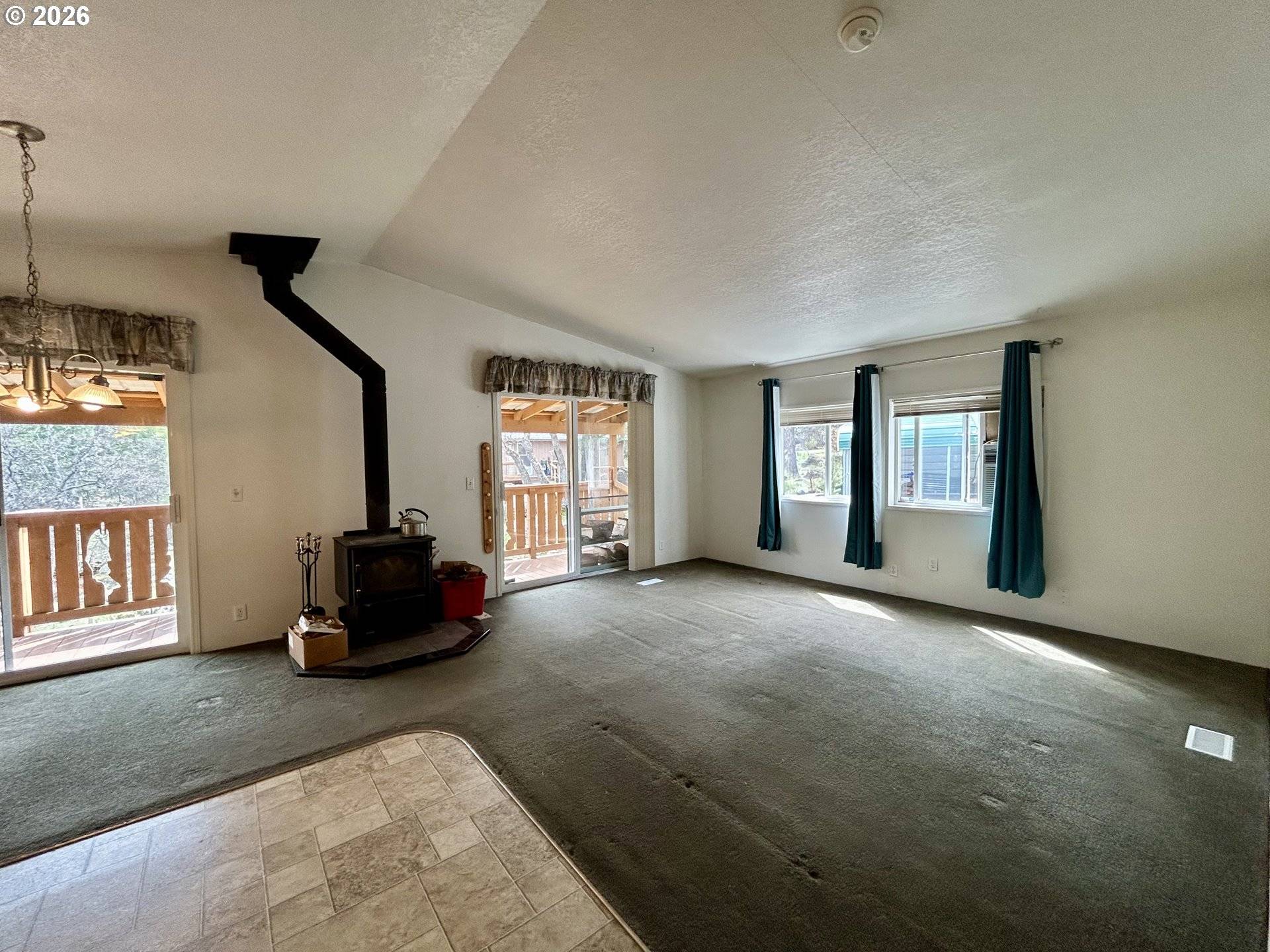 302 WILDCAT XING, Tygh Valley, OR 97063