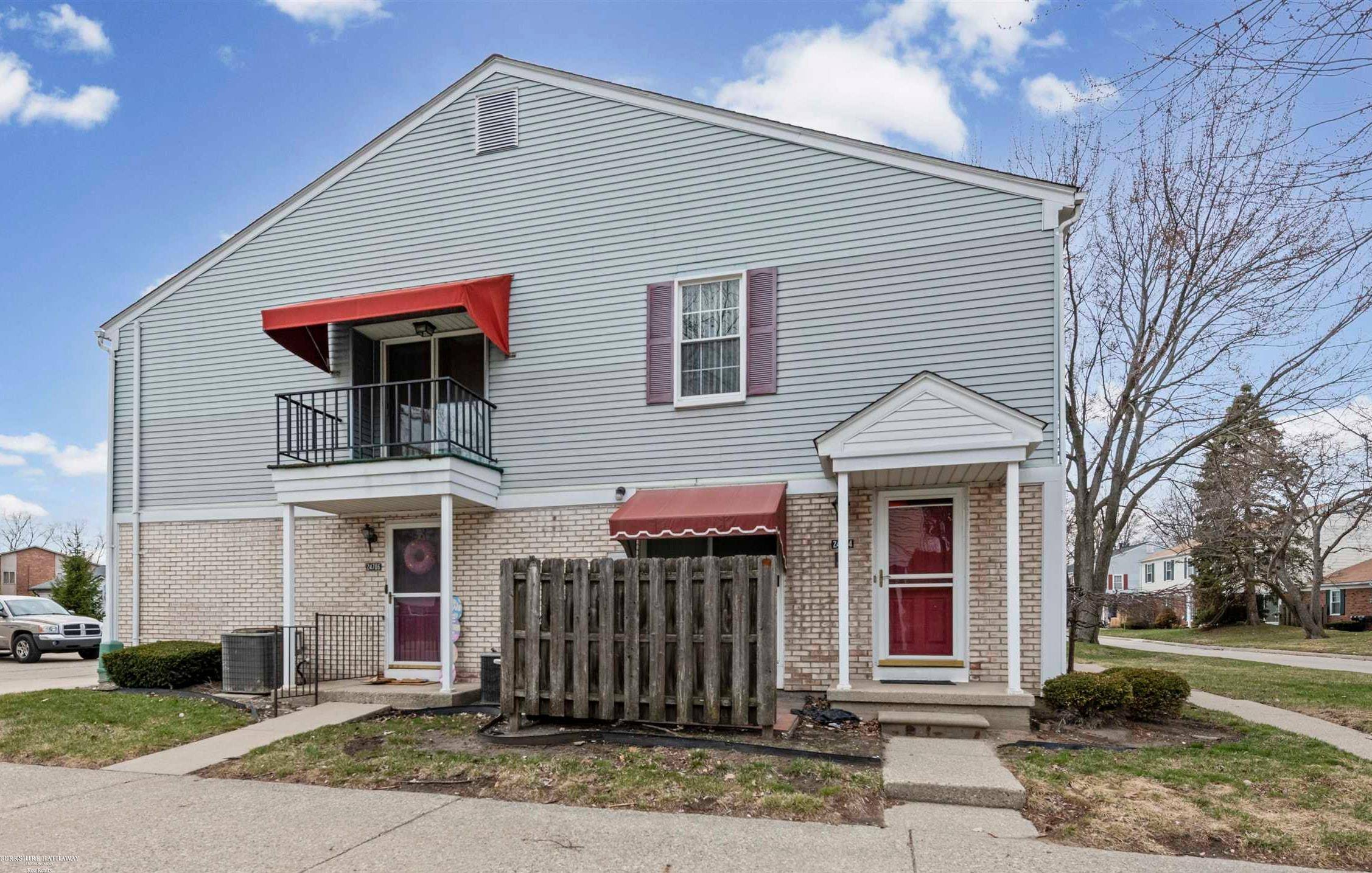 24704 Meadow LN, Harrison Twp, MI 48045