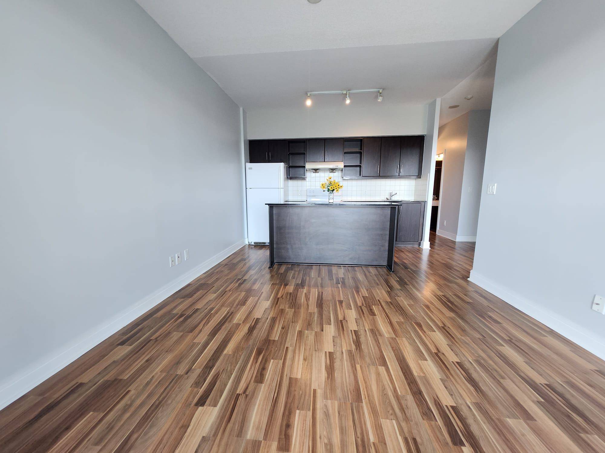 35 Brian Peck CRES #513, Toronto C11, ON M4G 0A5