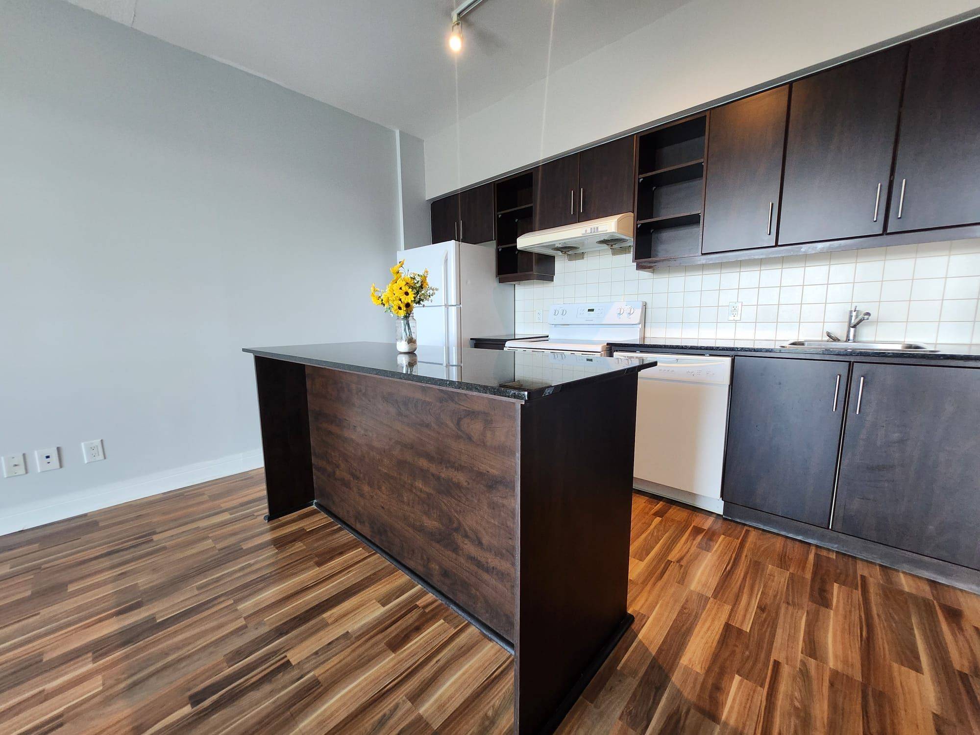 35 Brian Peck CRES #513, Toronto C11, ON M4G 0A5