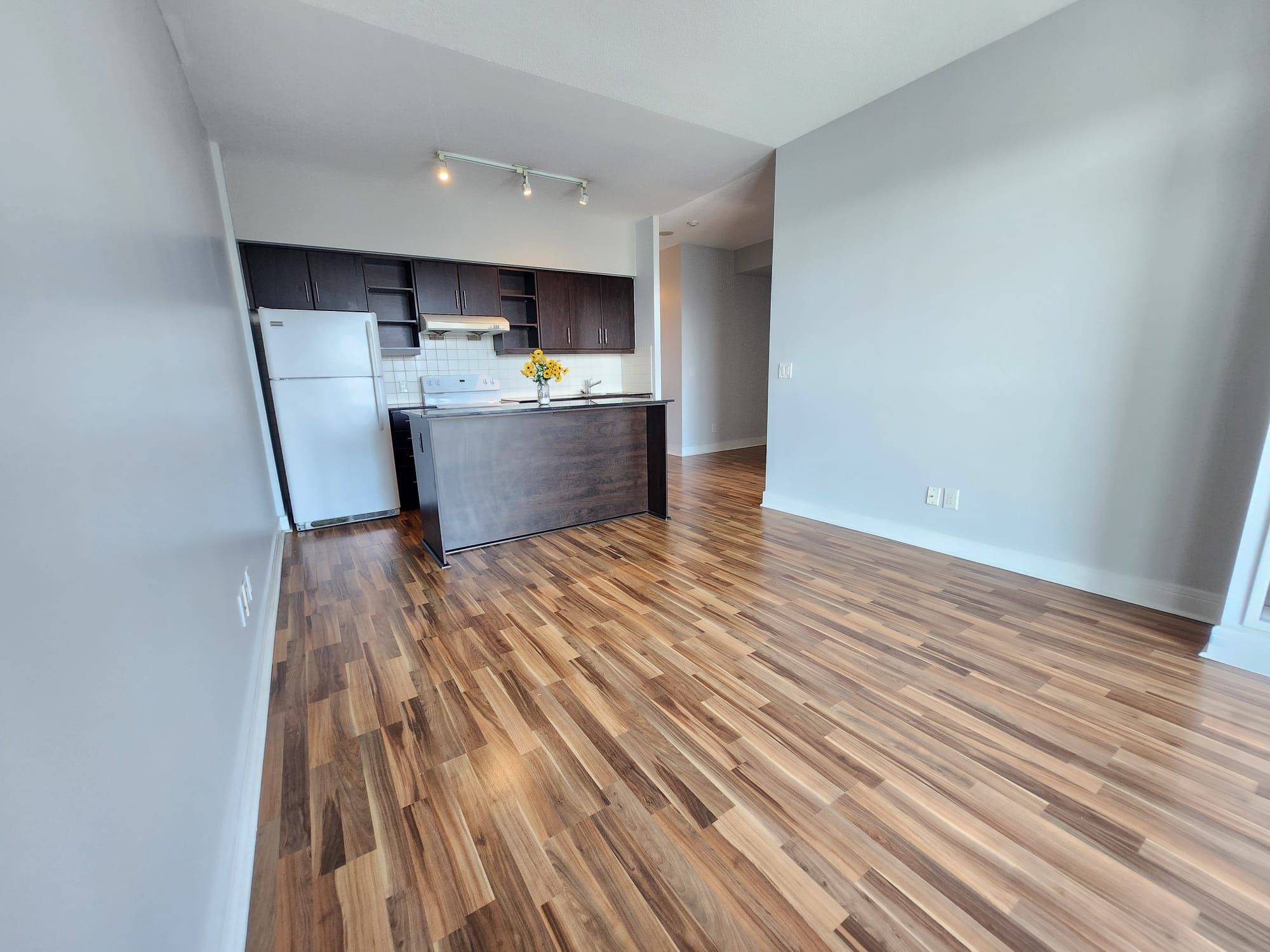 35 Brian Peck CRES #513, Toronto C11, ON M4G 0A5