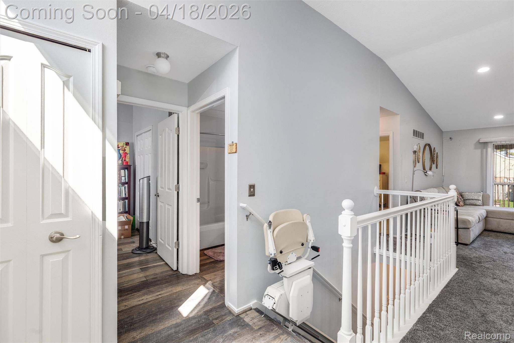 405 Ravencrest LN, Westland, MI 48185