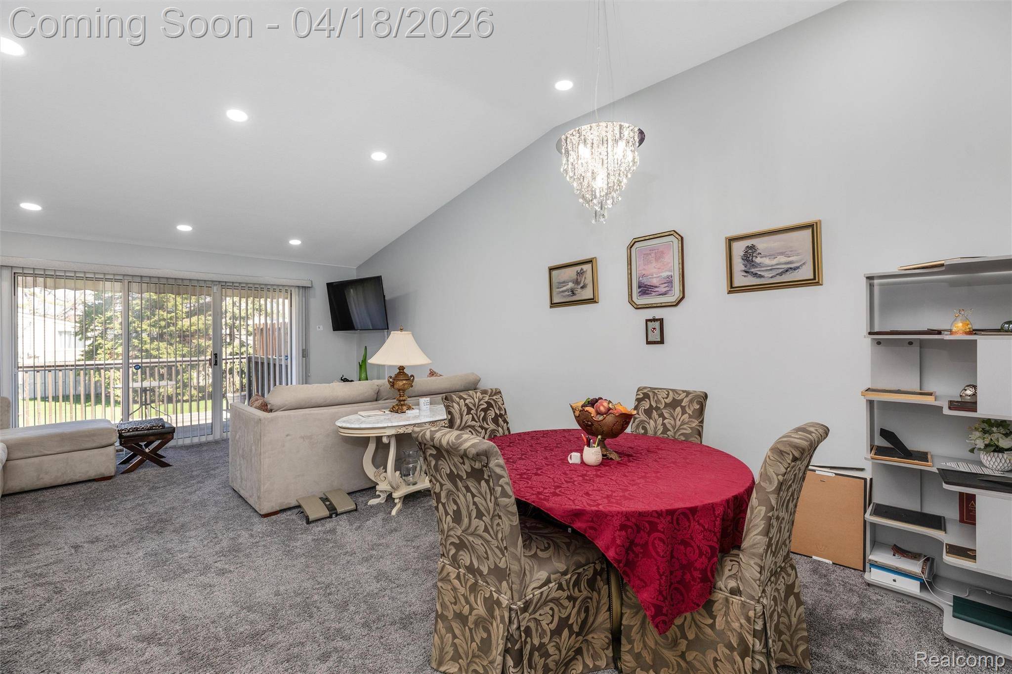 405 Ravencrest LN, Westland, MI 48185