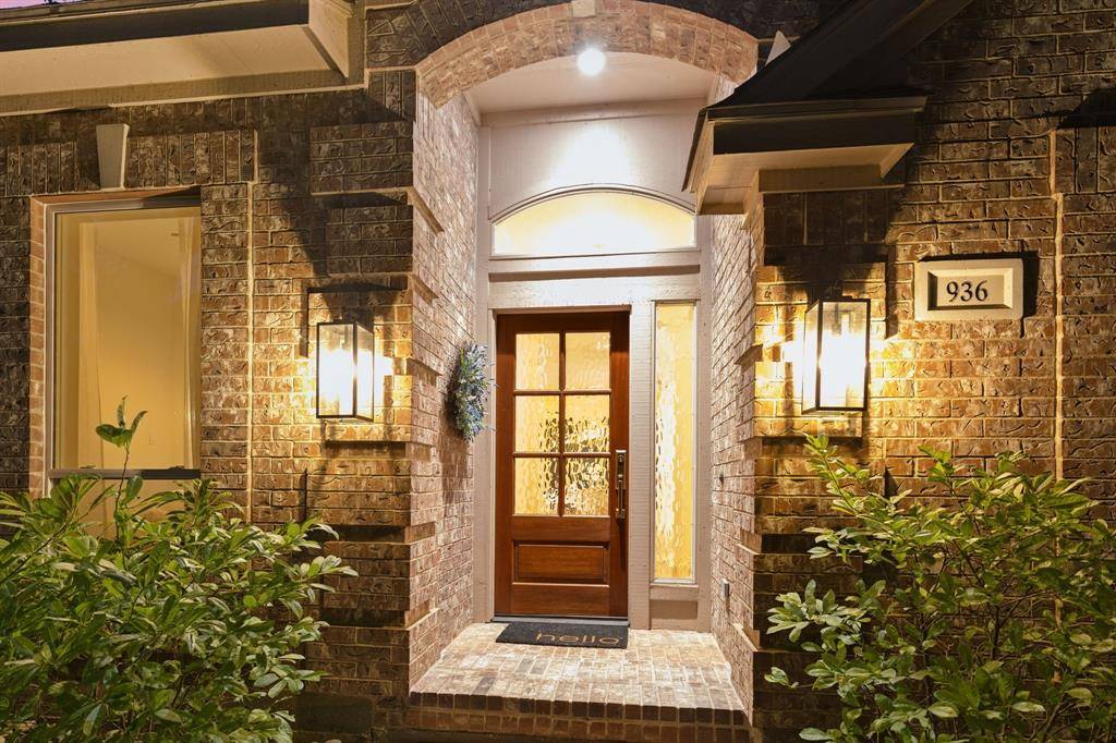 936 MIDLAND CREEK Drive, Southlake, TX 76092