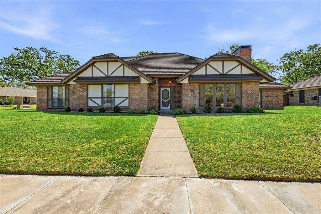 716 Sugar Tree Court, Bedford, TX 76021