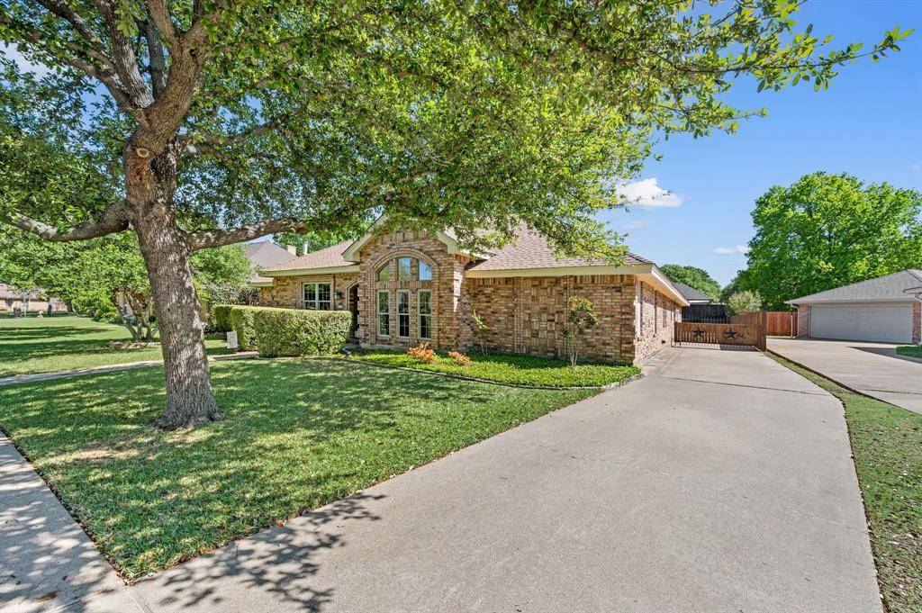 517 Highland Park Drive, Hurst, TX 76054