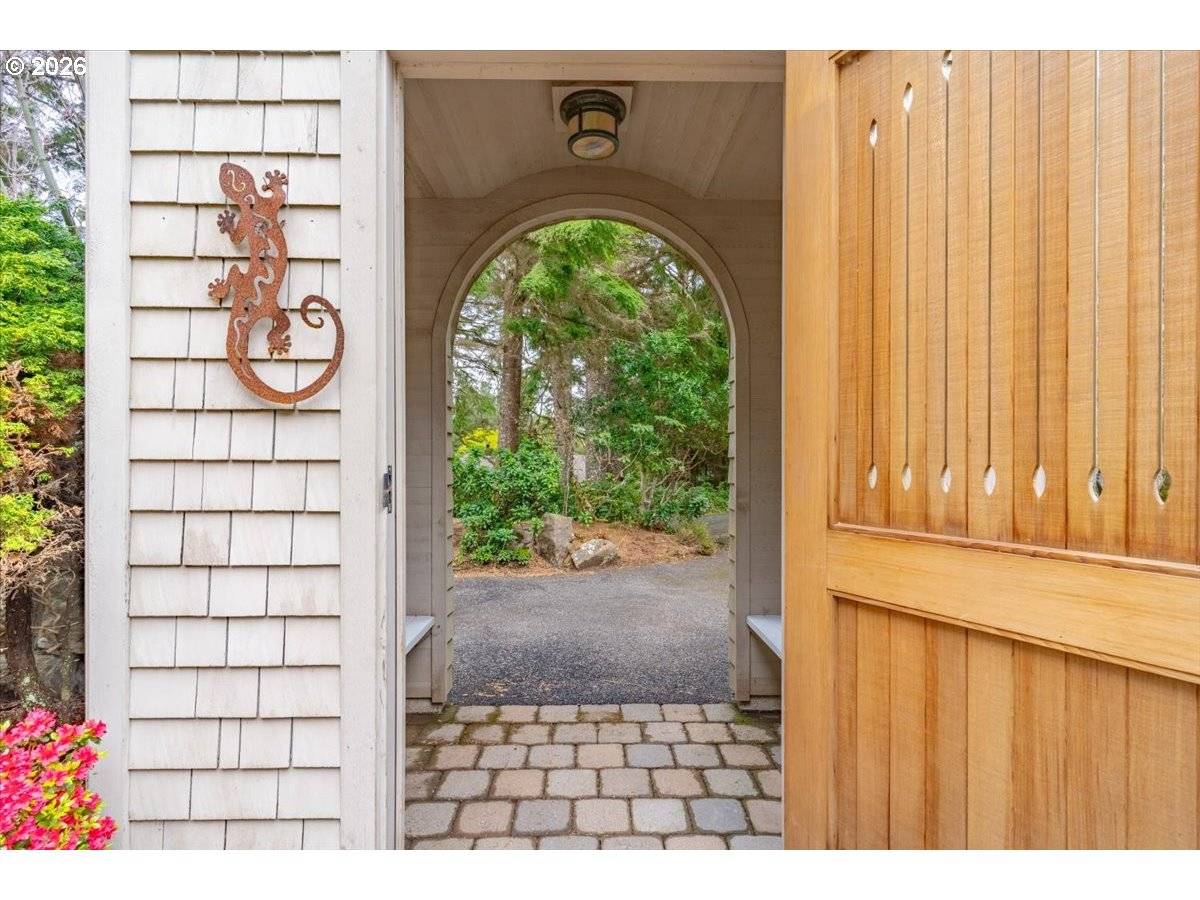 108 RIDGE CREST RD, Gleneden Beach, OR 97388