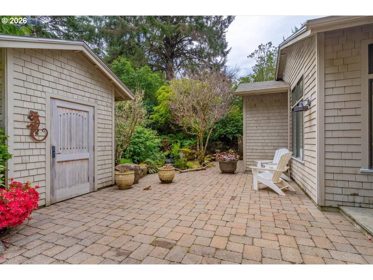 108 RIDGE CREST RD, Gleneden Beach, OR 97388