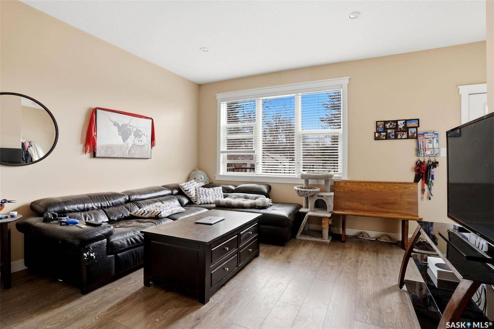 2542 McDonald STREET, Regina, SK S4N 2Z5