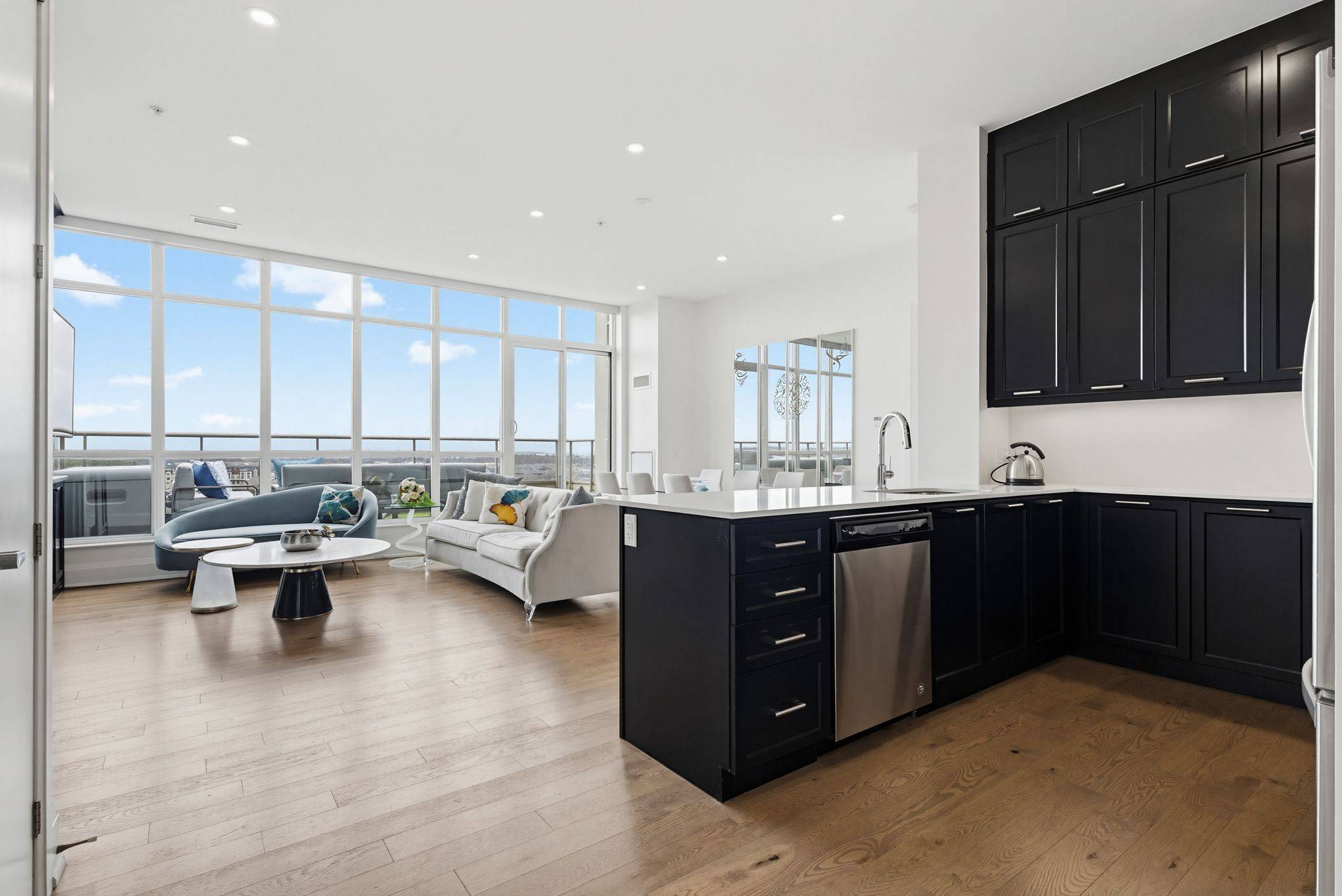 2480 Prince Michael DR #PH08, Oakville, ON L6H 0H1