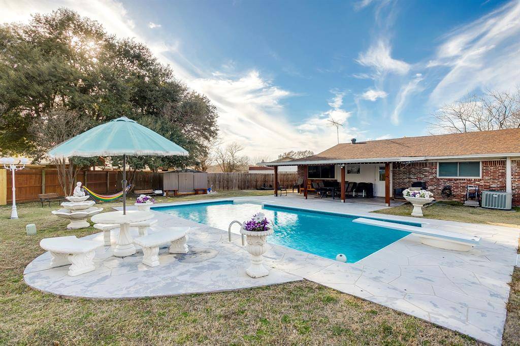 906 Cypress Court, Arlington, TX 76014