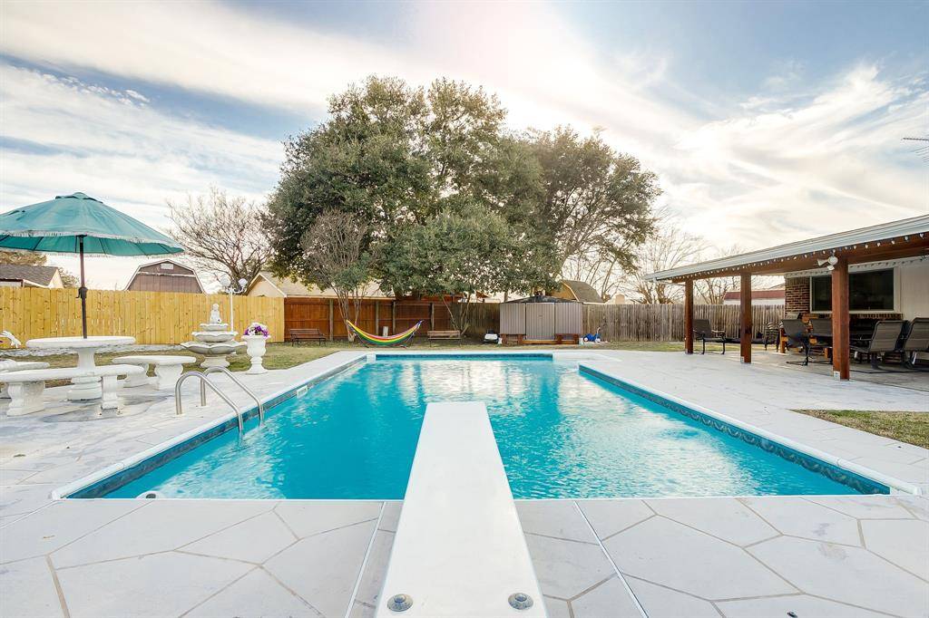 906 Cypress Court, Arlington, TX 76014