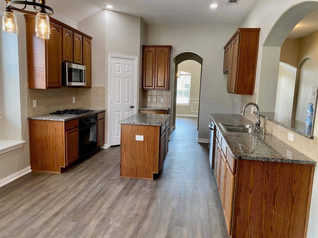 1813 Glen Aerie Lane, Corinth, TX 76210