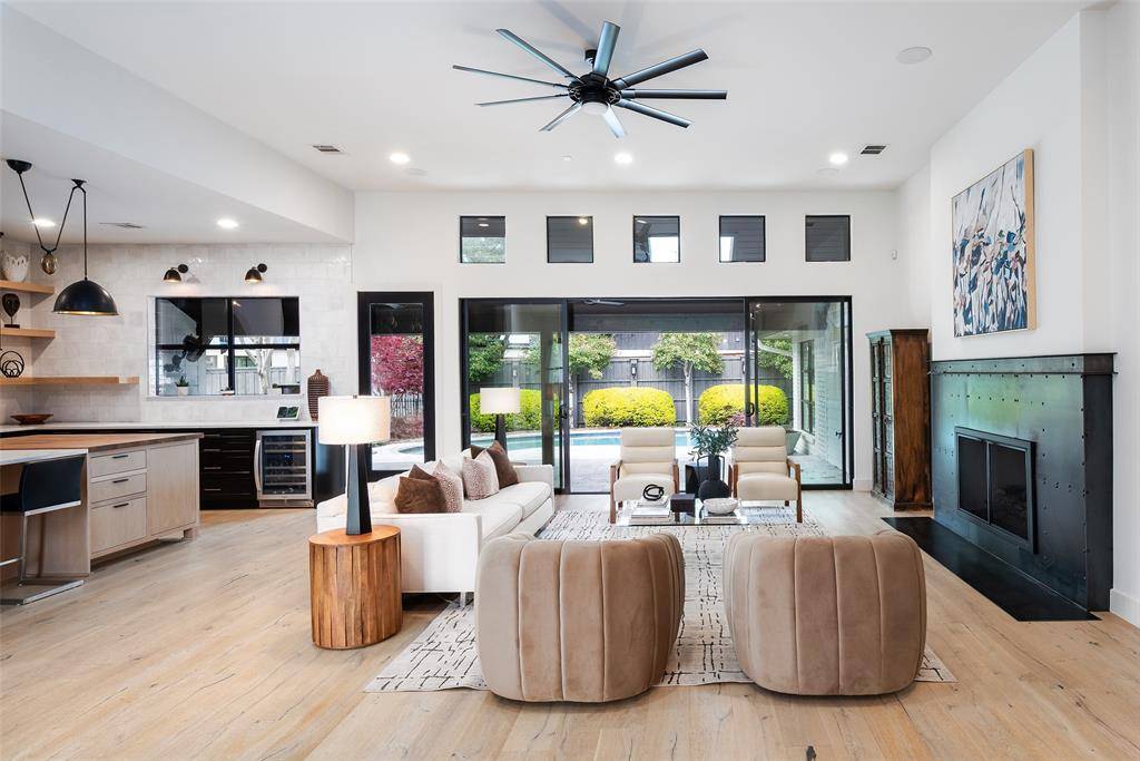 10652 Les Jardins Drive, Dallas, TX 75229