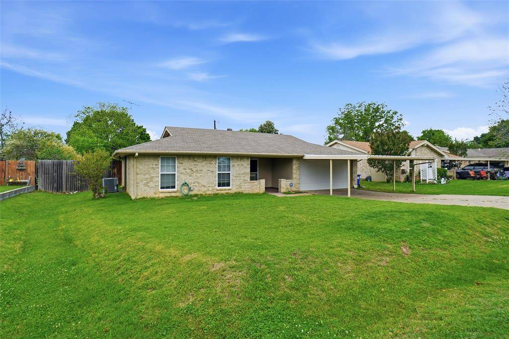 148 Lilac Lane, Azle, TX 76020