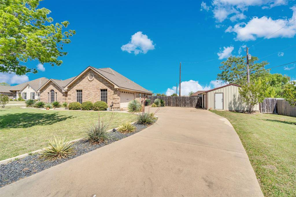 904 Martin, Italy, TX 76651