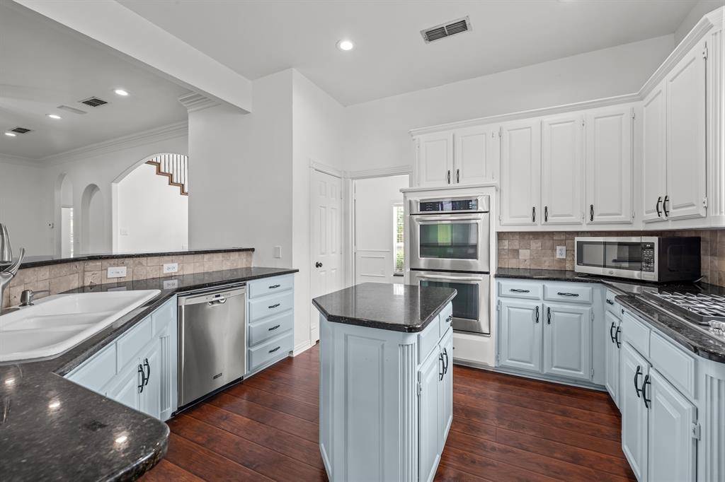 2 Treewood Court, Mansfield, TX 76063