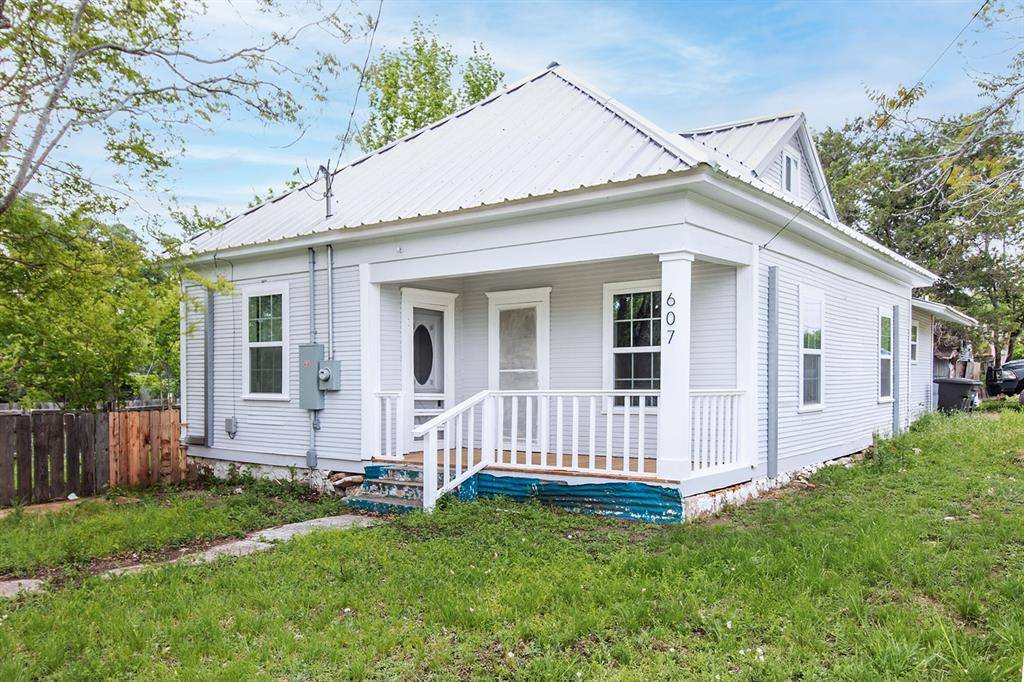 607 W 6th Street, Brady, TX 76825