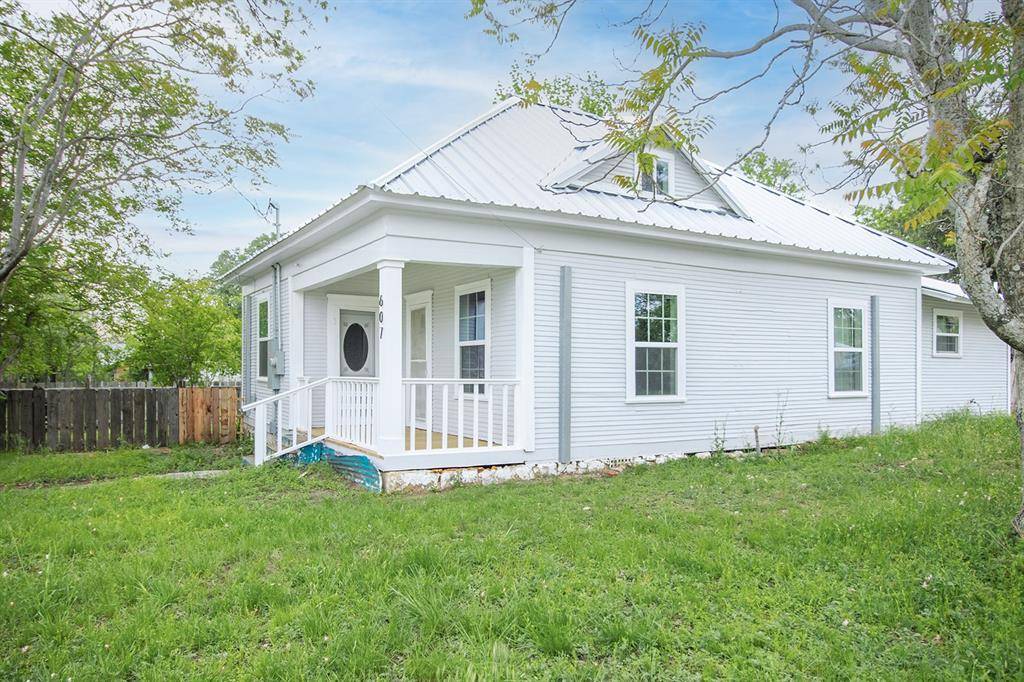 607 W 6th Street, Brady, TX 76825