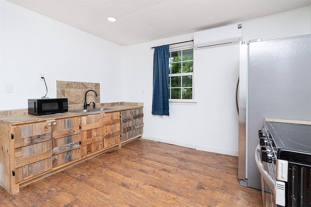 607 W 6th Street, Brady, TX 76825