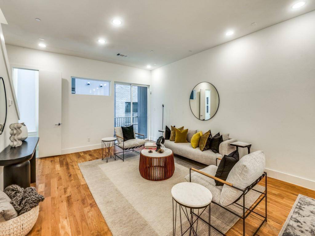 426 W 9th Street #105, Dallas, TX 75208