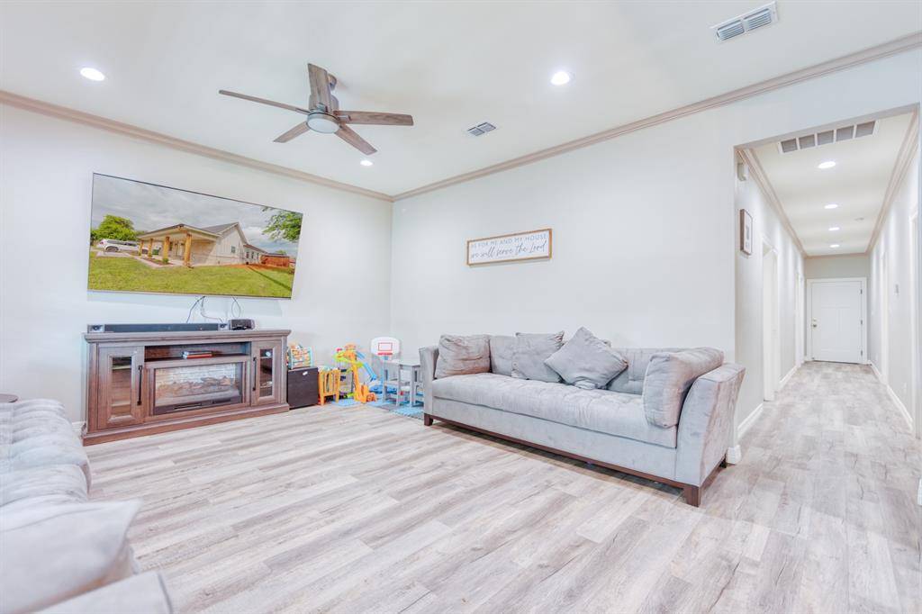 113 Smith, Tioga, TX 76271