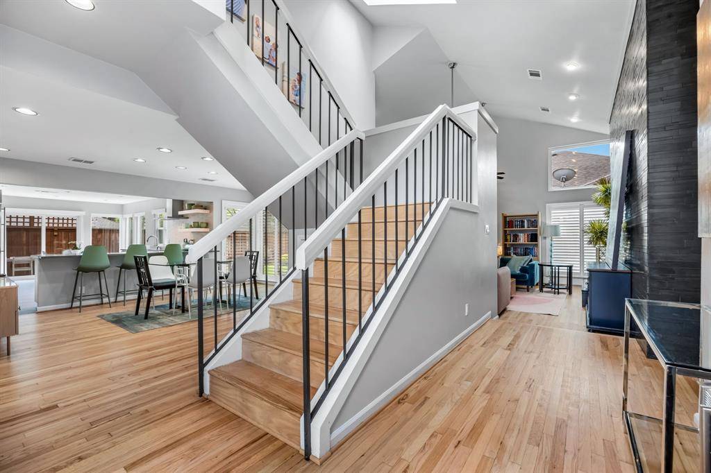 7168 Manor Oaks Drive, Dallas, TX 75248