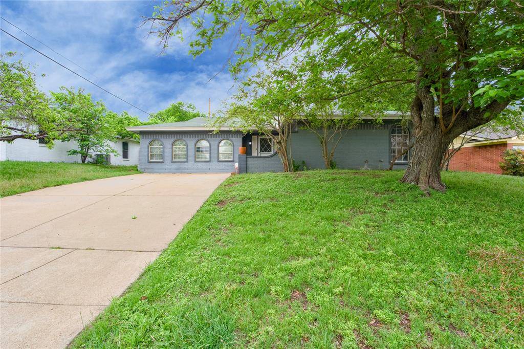 216 Rolling Hills Drive, Aledo, TX 76008
