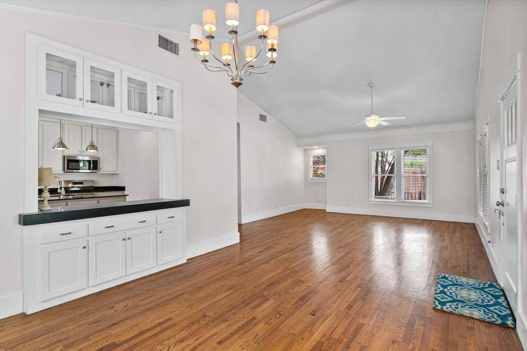 2700 College Avenue, Fort Worth, TX 76110