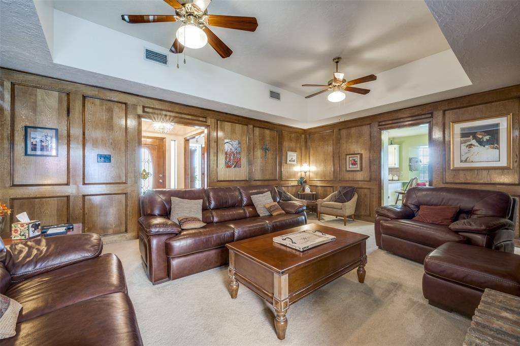 1 Finley Circle, Krum, TX 76249